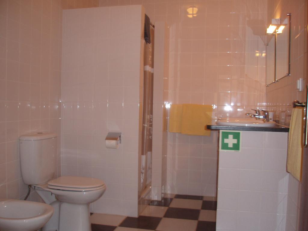 Filhas Do Mar Apartments Salema Habitación foto