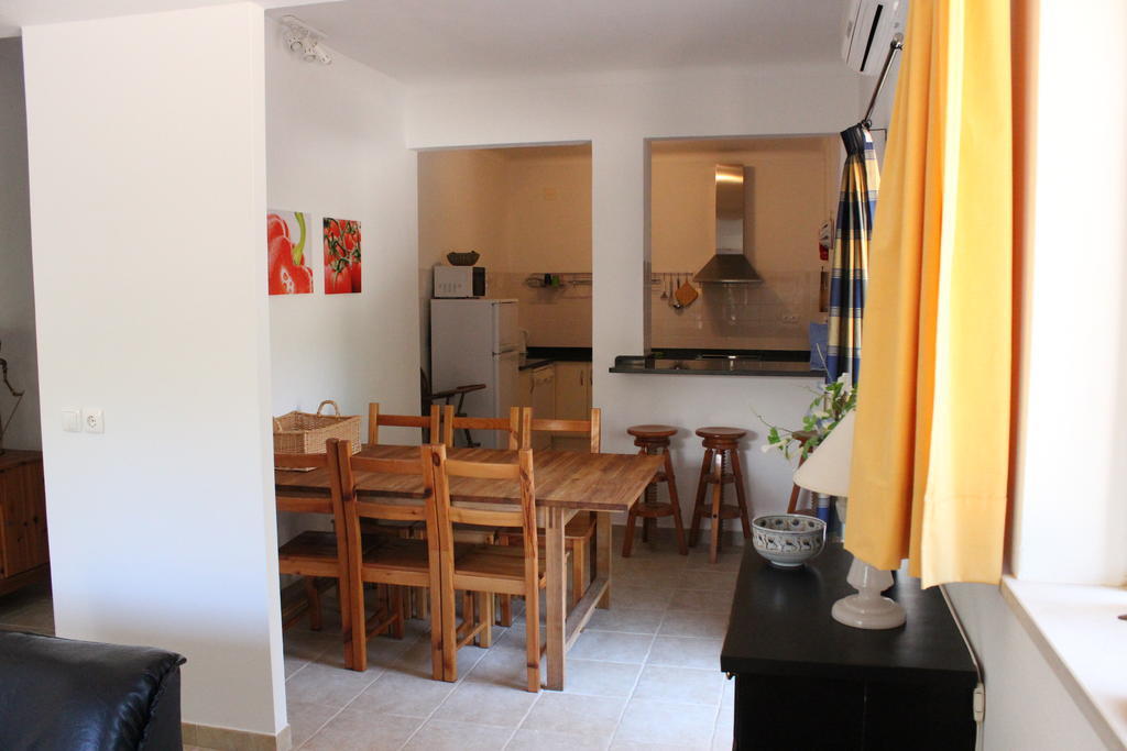Filhas Do Mar Apartments Salema Habitación foto