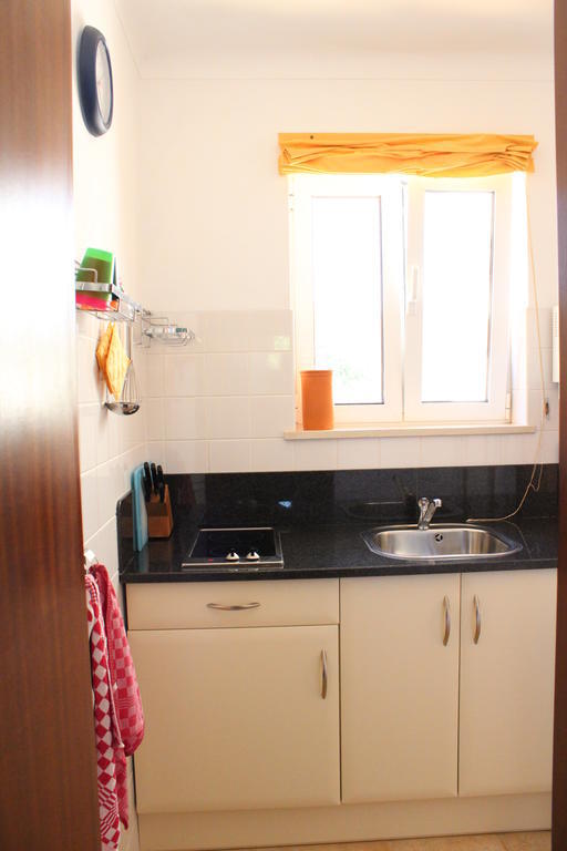 Filhas Do Mar Apartments Salema Habitación foto